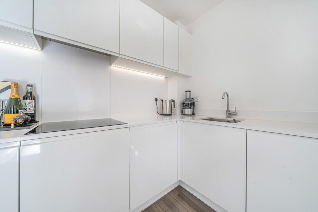 1358941-9-68d40f8...