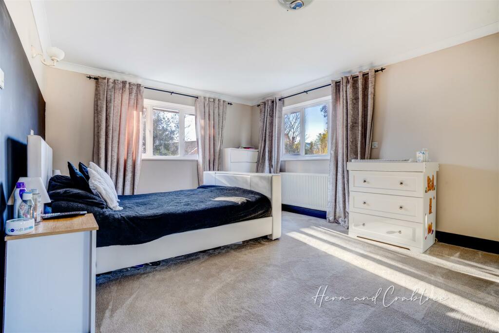 Kennington Close, Thornhill, HernCrabtree (13).jpg