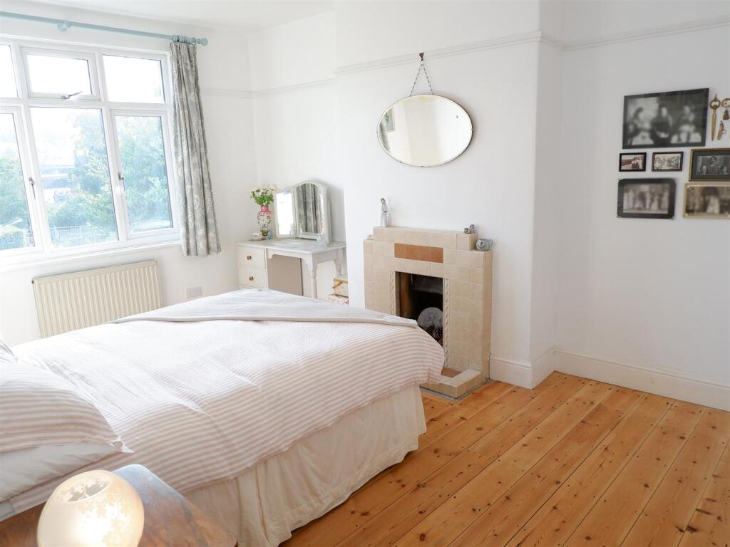 Bedroom 1.jpg