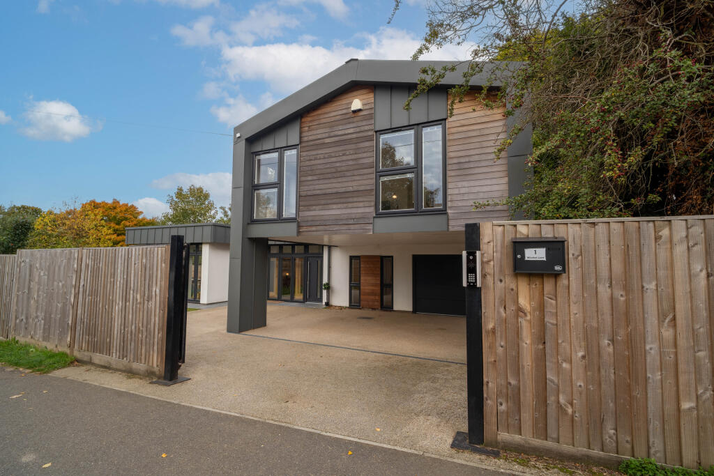 Electric gated front