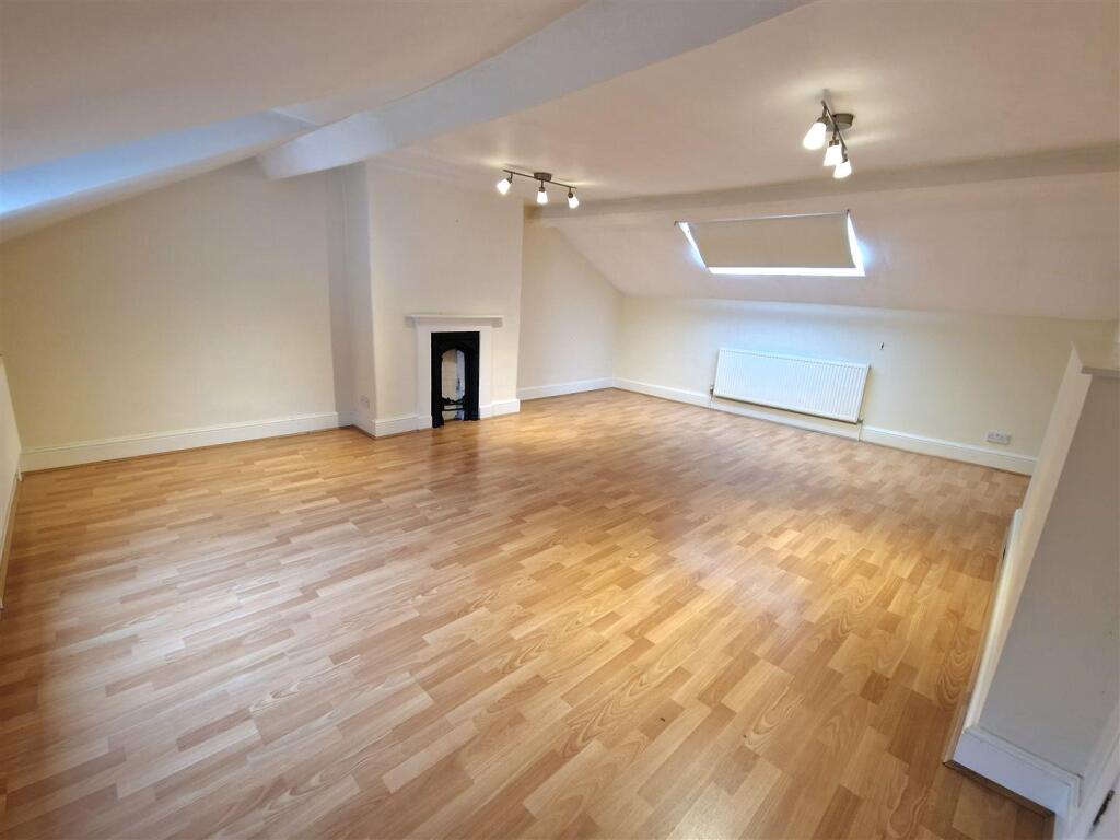 Top Level Bedroom3