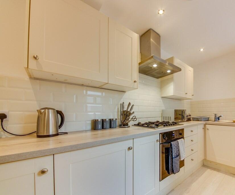 Kitchen 2.jpeg