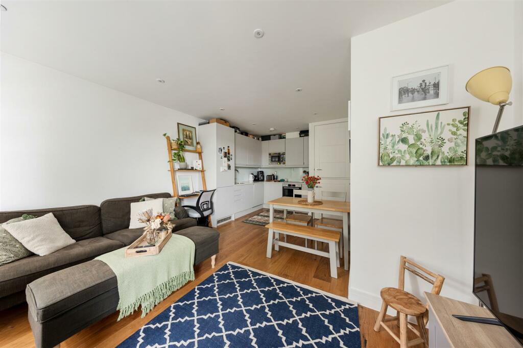 Robart House, E11