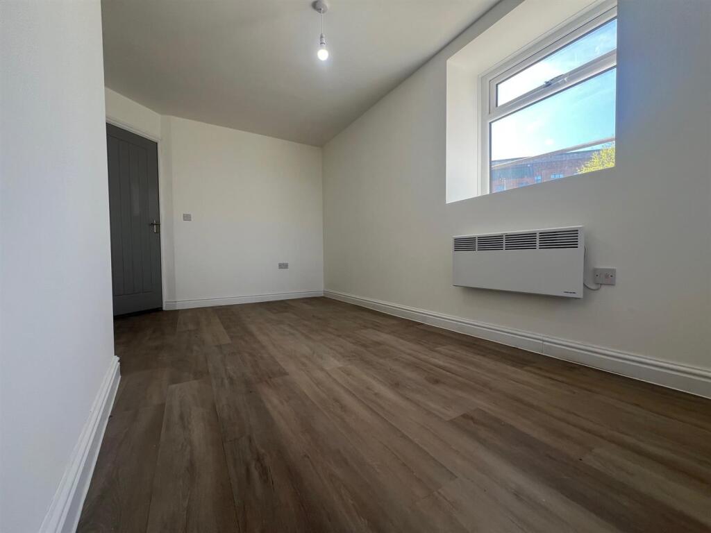 Flat1 bed11.jpg