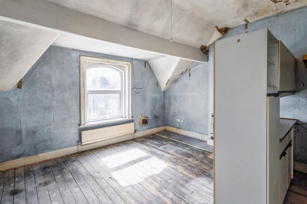 Flat 7, Fairfield Mews, 85, East Parade, Harrogate, North Yorkshire, HG1 5LP