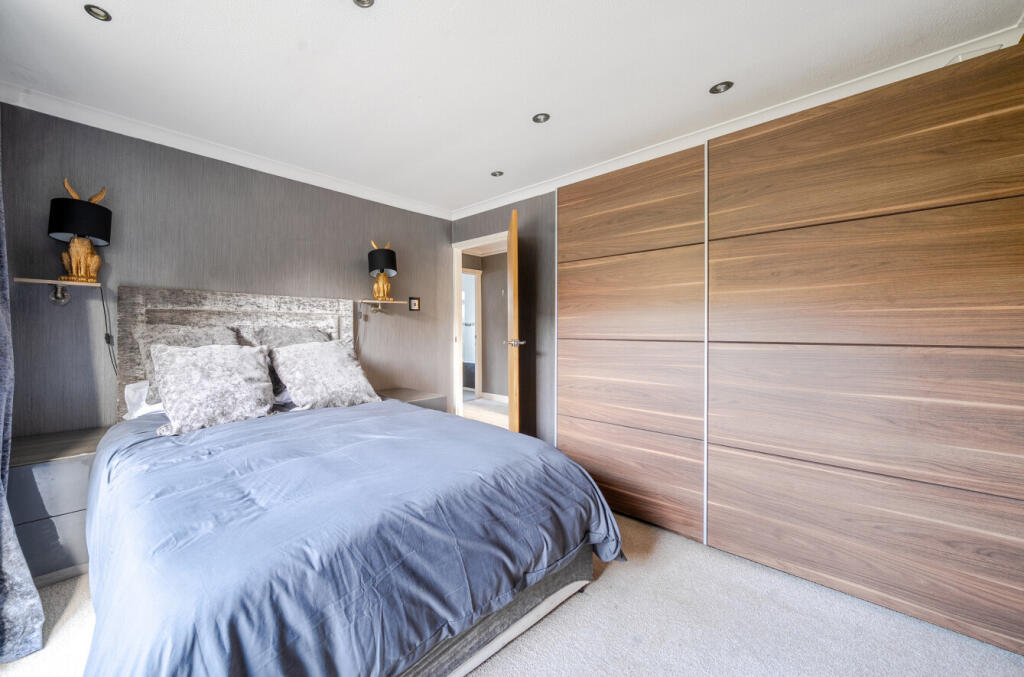 1361807-5-68e557b...