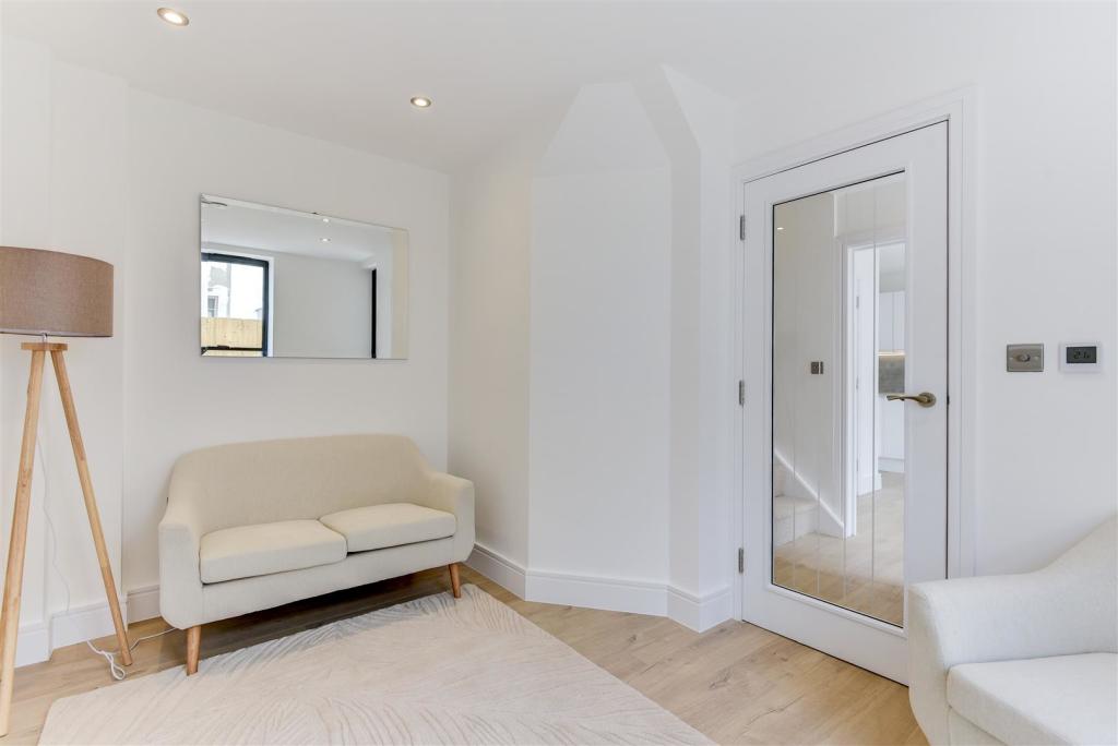 3Poetsmews-6.jpg