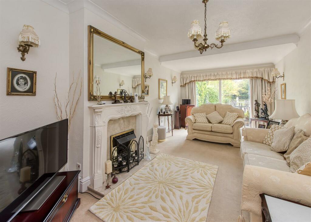 77 Woodland Road-lounge.jpg