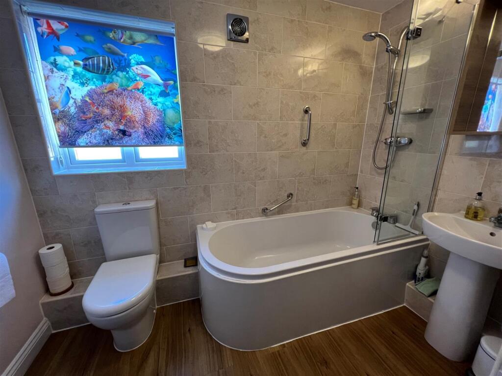 BATHROOM 1.jpg