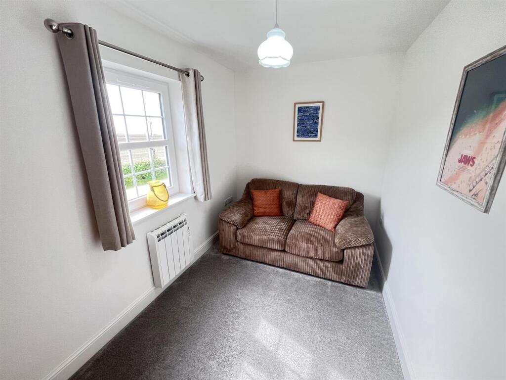 Front bedroom 3