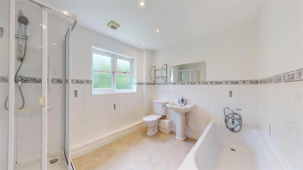 8 Nursery Meadows, Bathroom.jpg