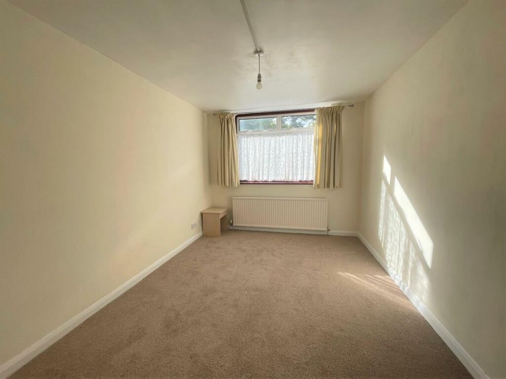 Bed 5.jpg