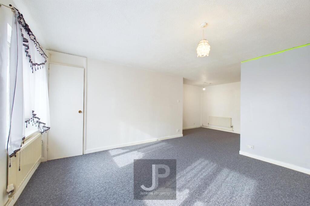 CAM01632G0-PR0170-STILL005.jpg