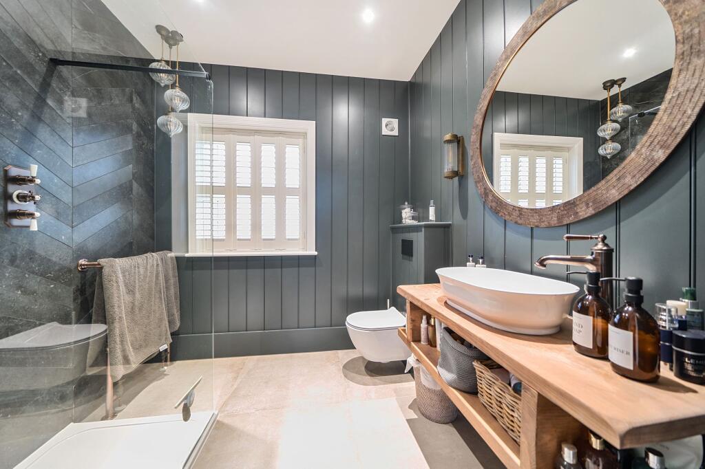 Master Bedroom En-suite