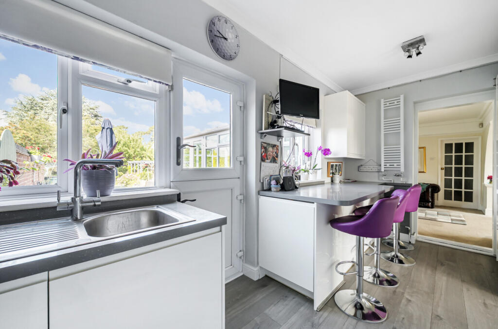 1316625-4-685e697...