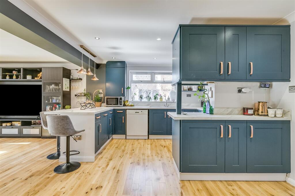 Halsey Drive 120-20.jpg