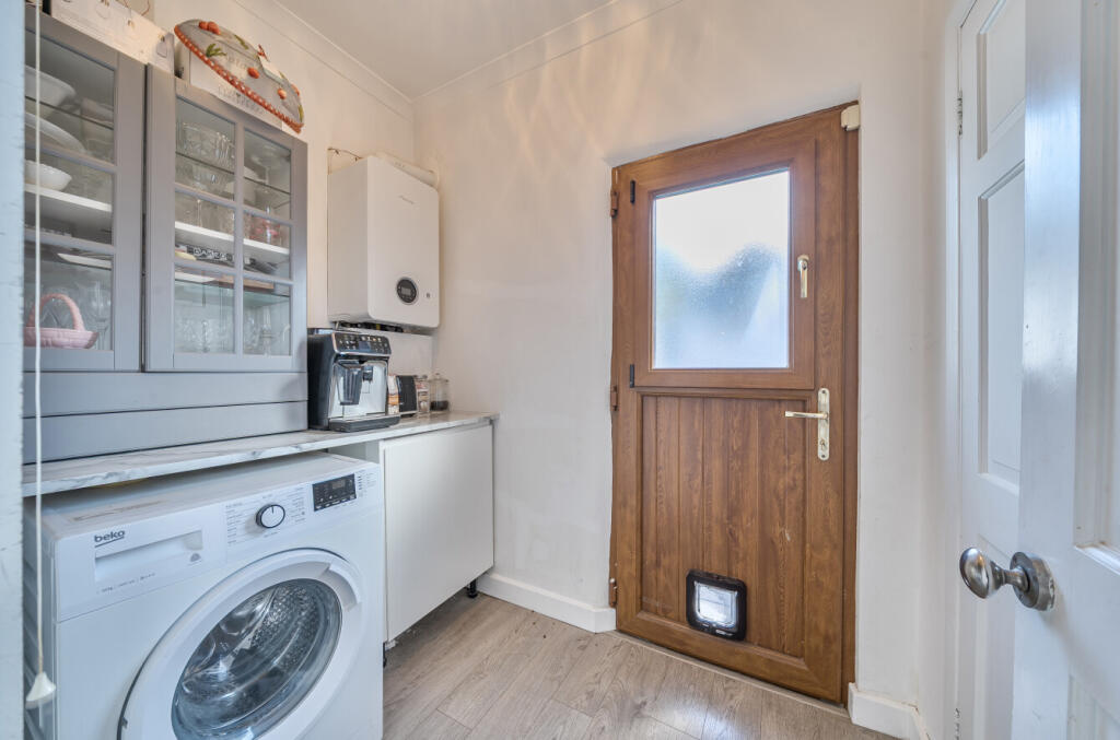 1371587-8-68fb9f4...