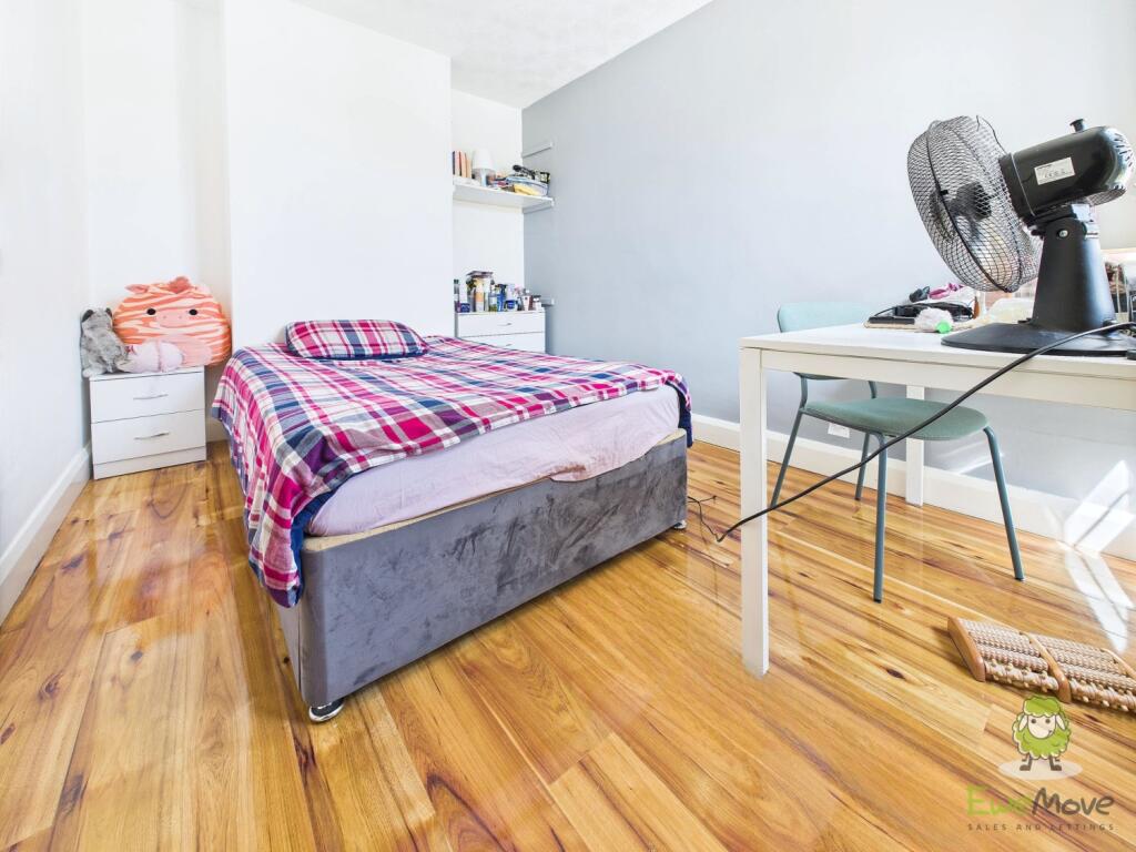 CAM01543G0-PR0148-STILL036