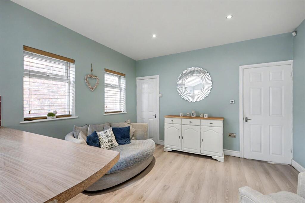 Kitchen Living_2.jpeg