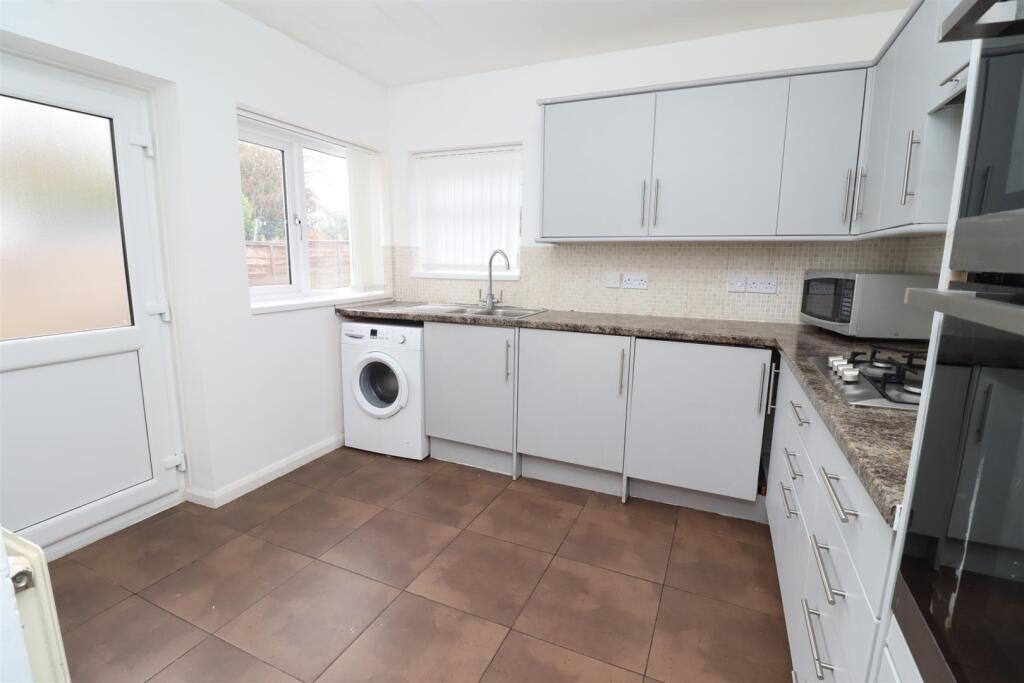 Kitchen1.JPG