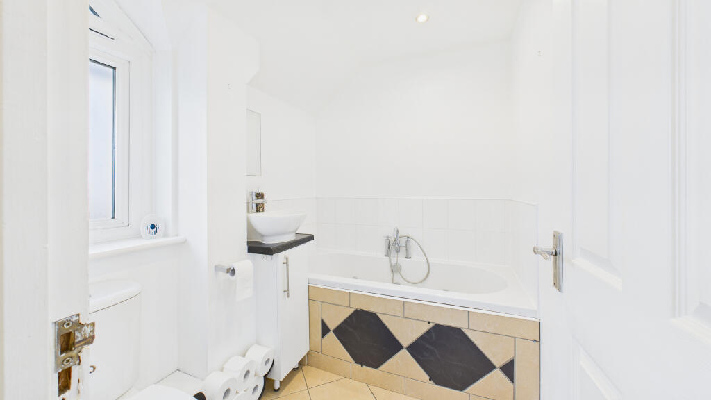 Warmstone Close, Waddesdon, Aylesbury, Buckinghamshire