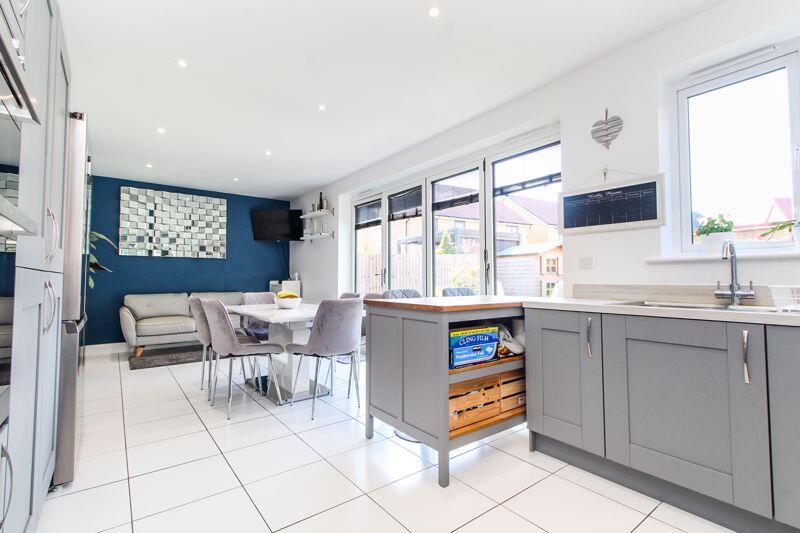 Kitchen/Diner/Family (4)