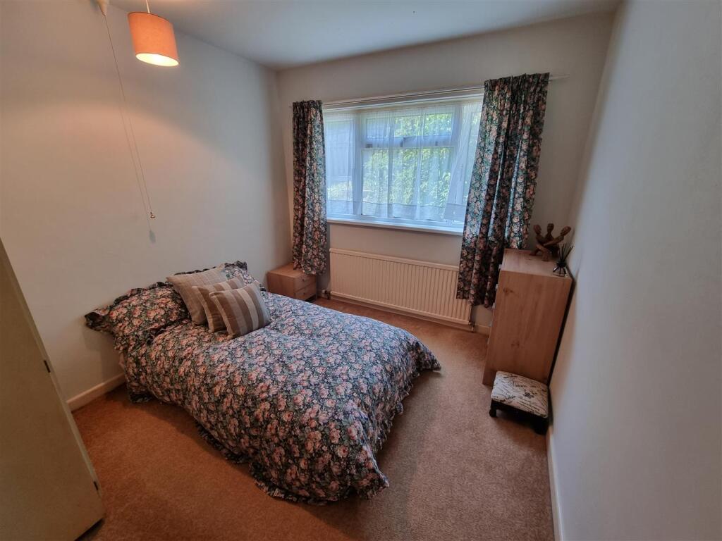 Bed 2.jpg