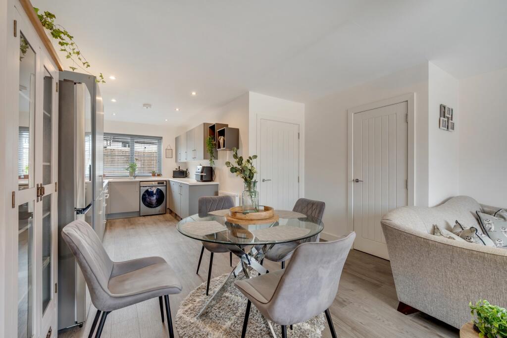 Kitchen / Diner / Lounge