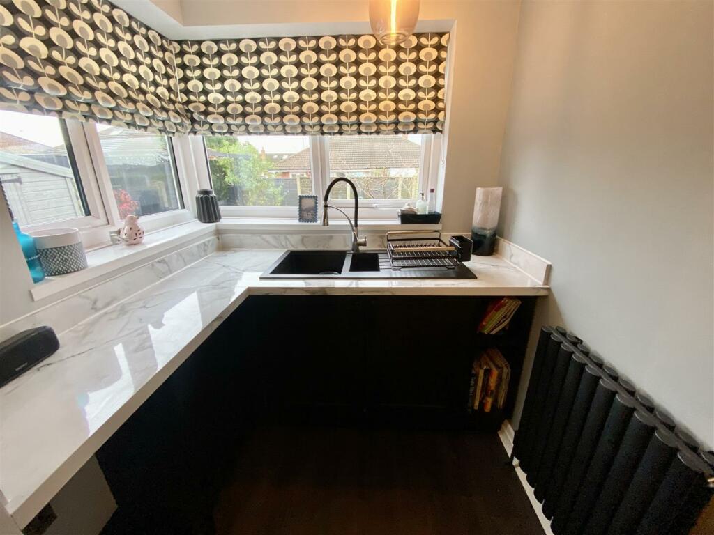 Bramleys Estate Agents - Robin Royd Drive - Mirfie