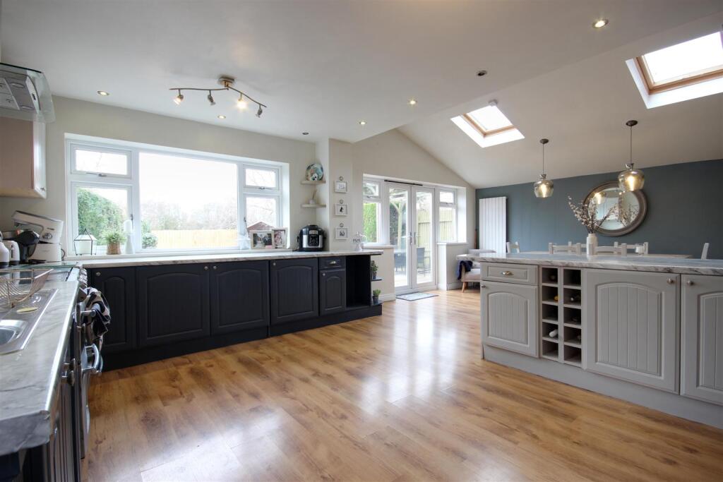 COMBINED KITCHEN &amp; DAY ROOM
