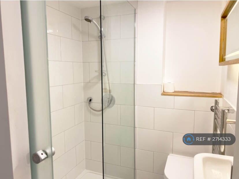 En-Suite Bathroom