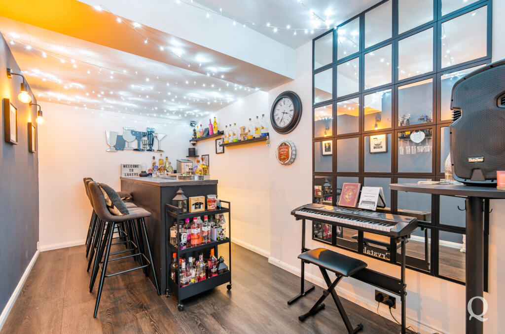 63042979-4132-471...