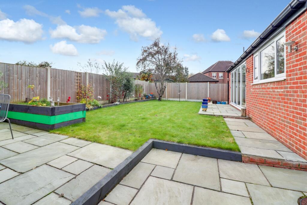 Side view of the rear garden 