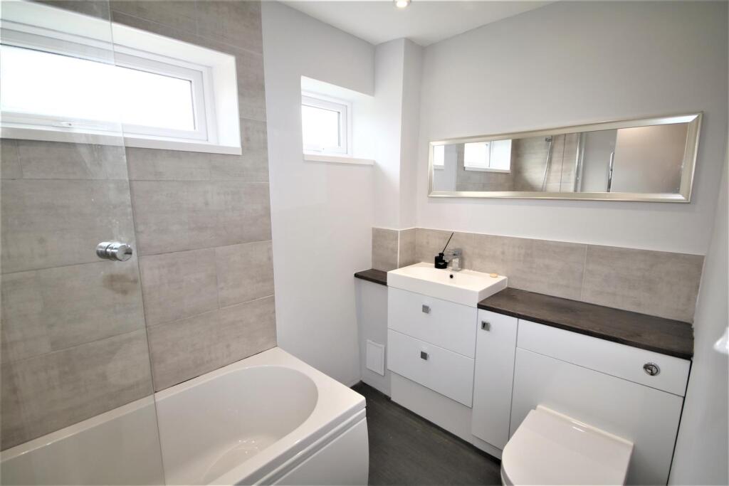 Bathroom a.JPG