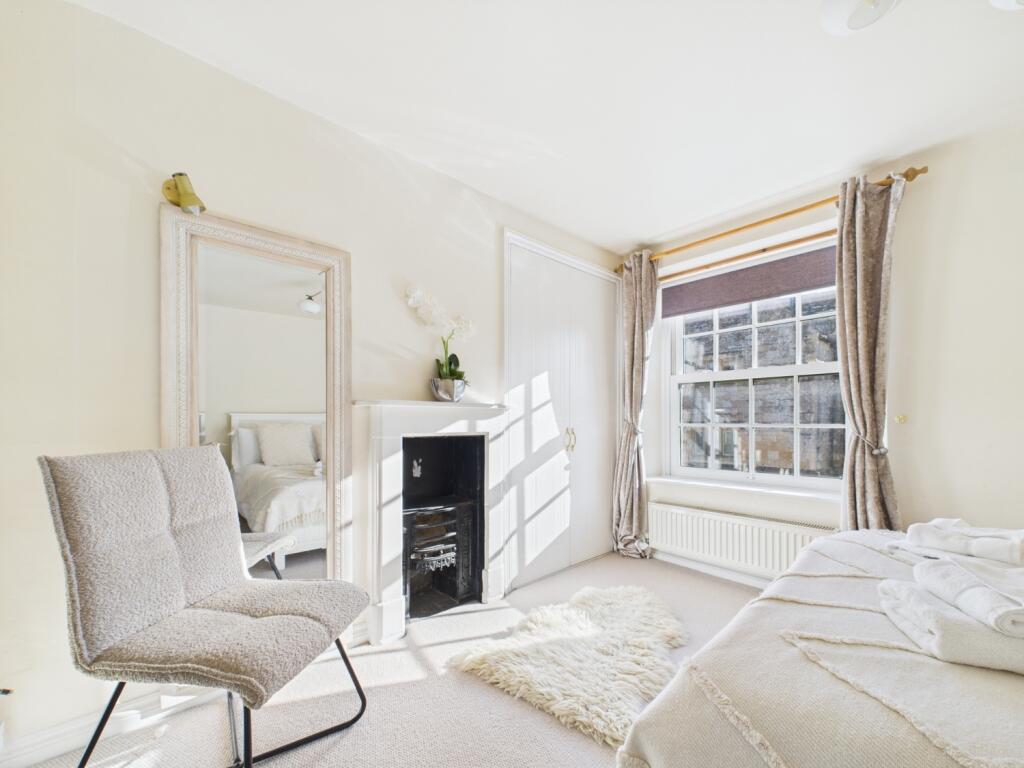 CAM01740G0-PR0349-STILL004