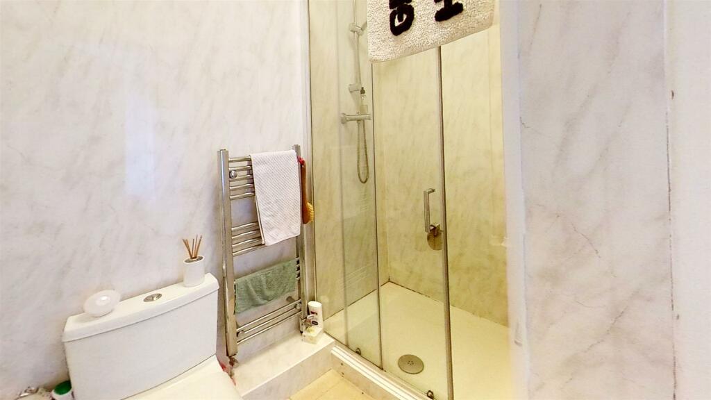 Oakfield-Court-N8-Bathroom.jpg
