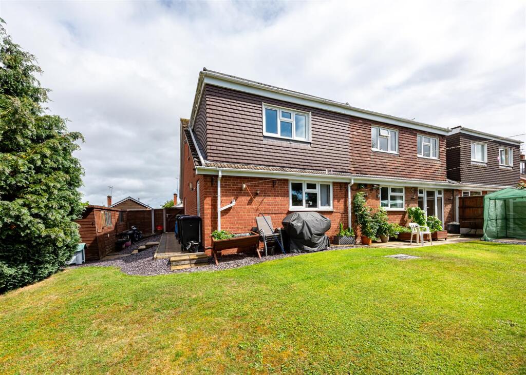 8 Barrington Close-externals-2.jpg