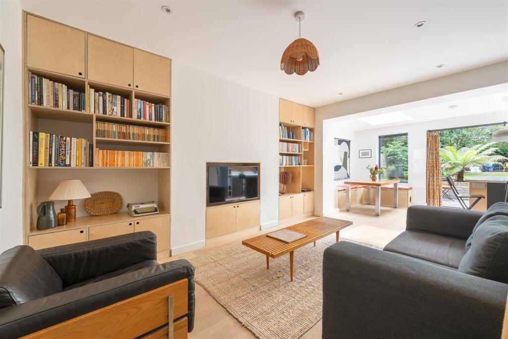 Navarino Road E8