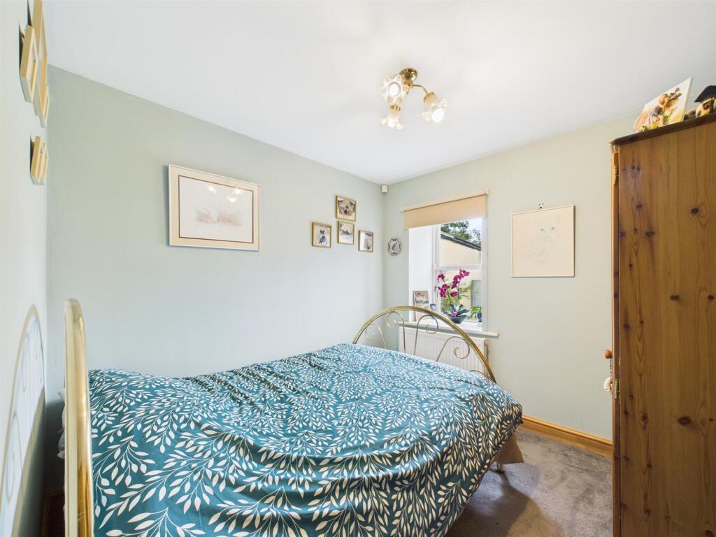 bed 2.jpg