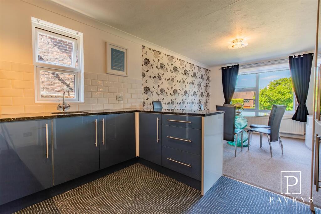 KITCHEN DINER
