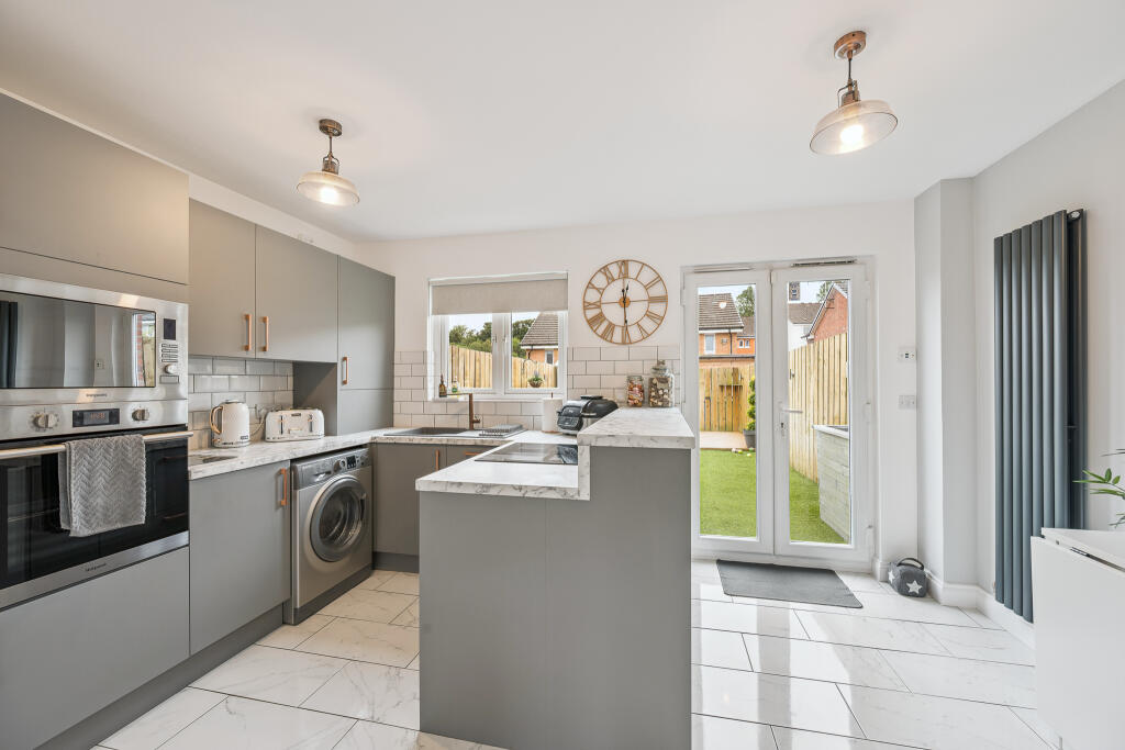 Kitchen/ Dining Room