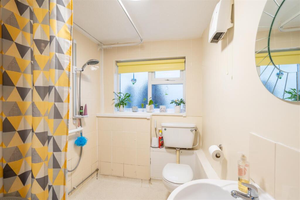 Shower Room.jpg