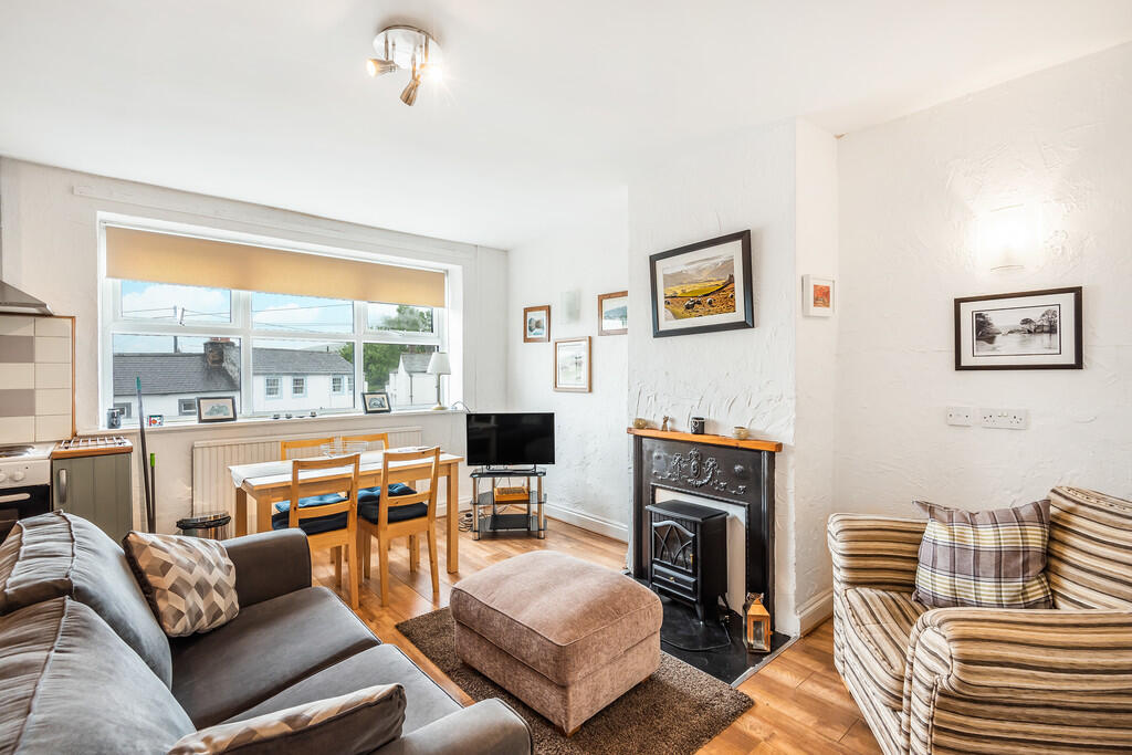 Living Room/Dinin...