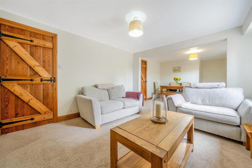 LIVING ROOM / DINING ROOM