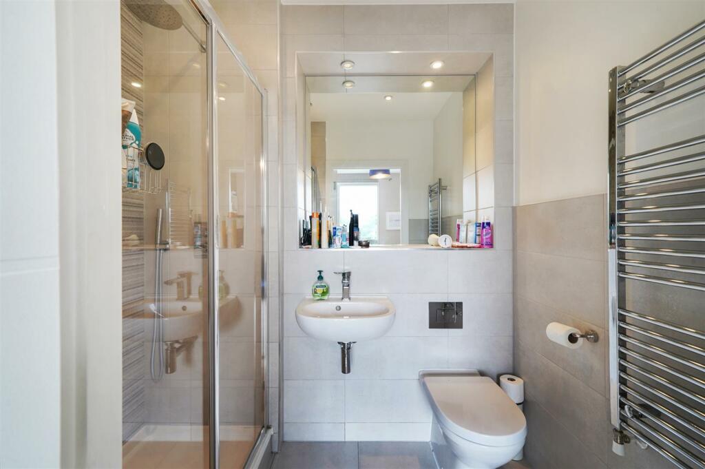 En-suite - Centralis House - Property for Sale SE1