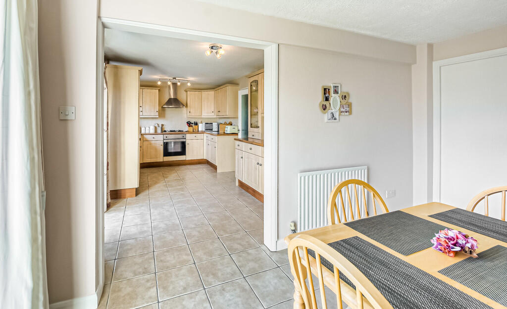 Kitchen/dining ro...