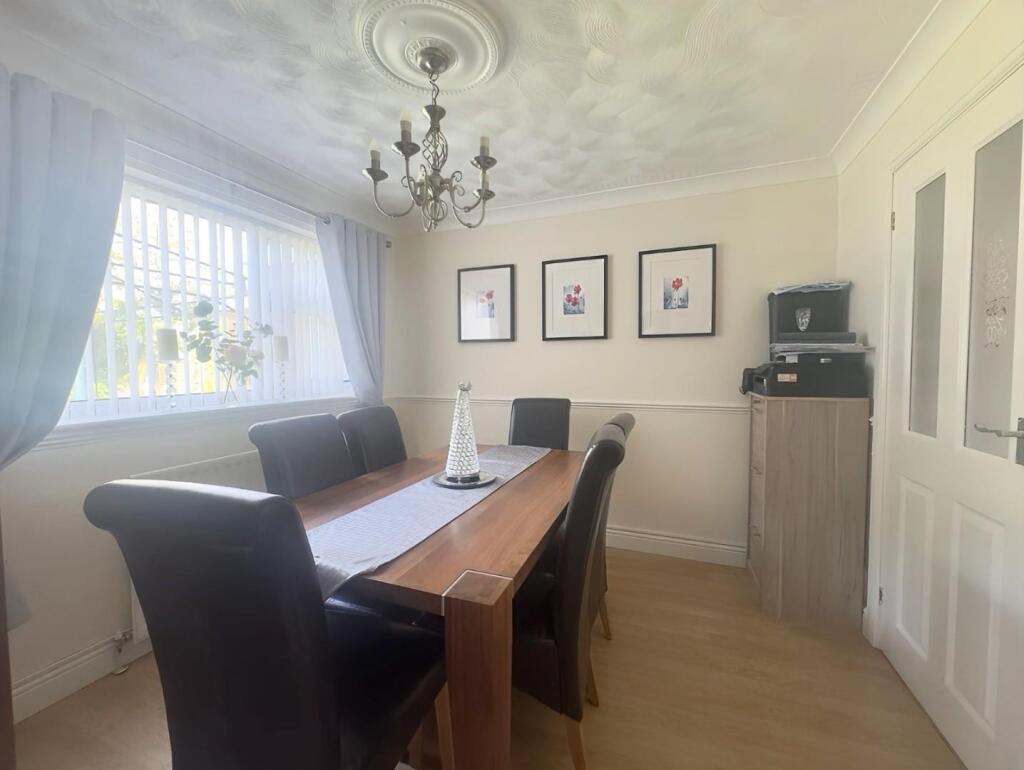 DINING ROOM.jpg
