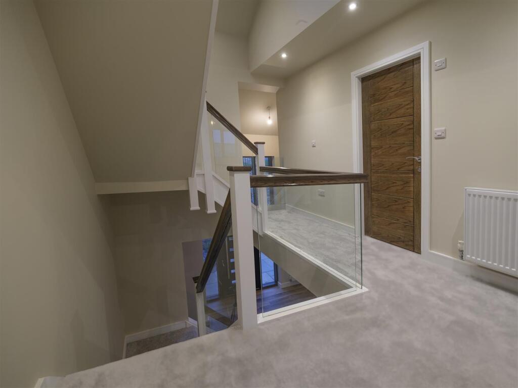 FIRST FLOOR LANDING