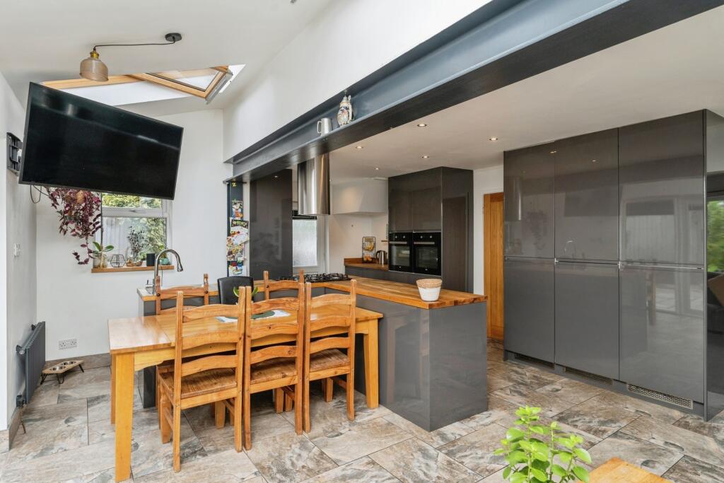 Kitchen/ Family Room