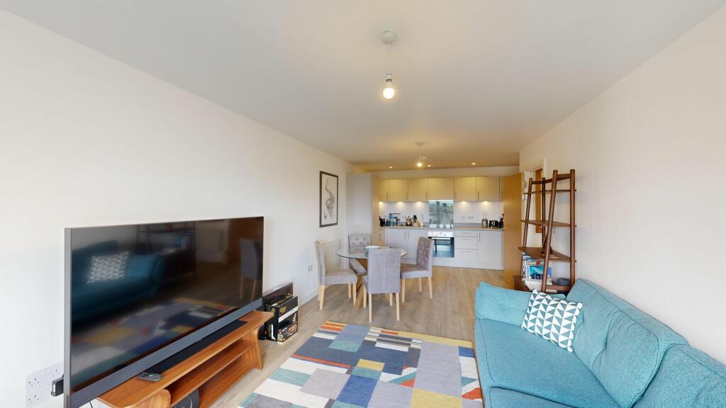 Lounge/dining/kitchen area
